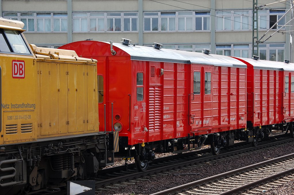 Ein Energieversorgungswagen der DB Netz Notfalltechnik mit der Nr. D-DB 48 80 9400 974-8 Ehz-E 361 am 05.08.13 Berlin-Wedding.