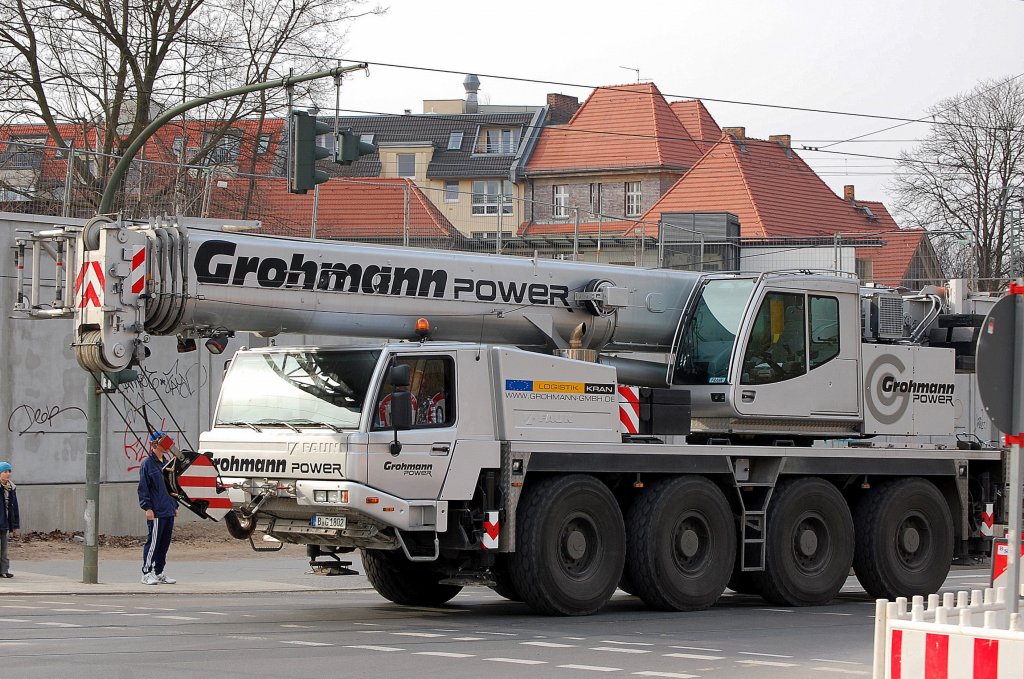 Ein FAUN ATF 90 Fahrzeugkran der Fa. Grohmann am 24.03.10 Berlin-Pankow. 