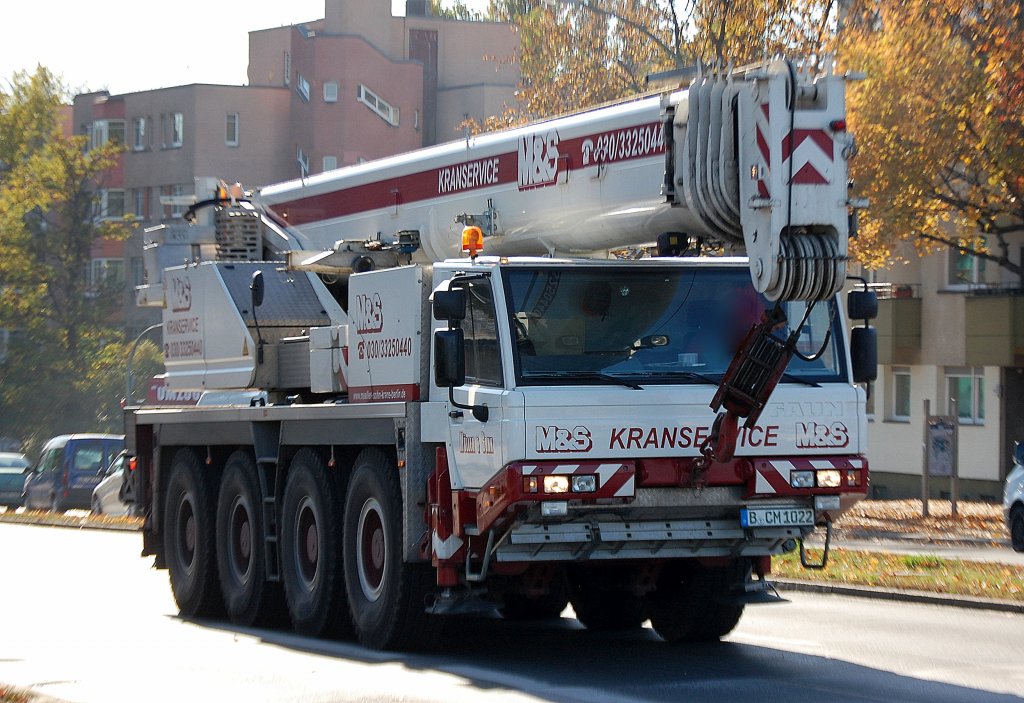 Ein FAUN Typ ? Fahrzeugkran der Fa. M&S Kranservice, 29.10.12 Berlin-Beusselbr�cke.