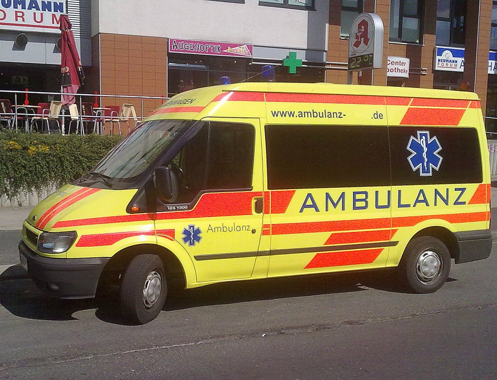 Ein FORD 125 T300 Krankentransportwagen (www.ambulanz-  .de?), 25.05.11 Berlin-Pankow.