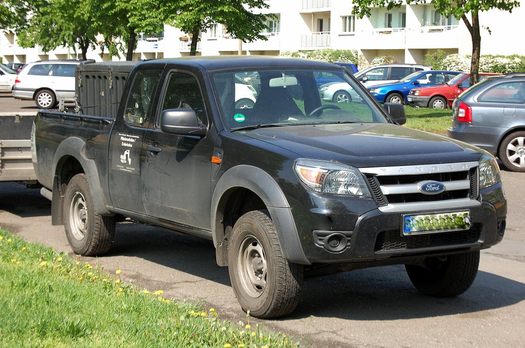 Ein FORD RANGER Pick Up als Firmenfahrzeug mit H�nger, 02.05.12 Berlin-Pankow.