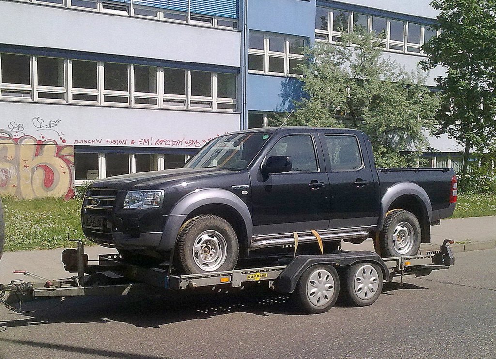 Ein FORD RANGER XLT Pickup auf H�nger, 10.05.11 Berlin-Pankow.