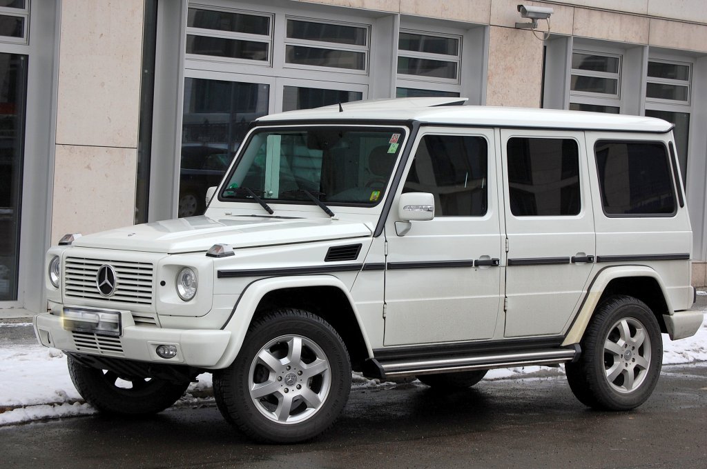 Ein Gel�ndewagen aus dem Hause Mercedes, ein G8, ein sehr sch�nes Fahrzeug muss ich sagen, 21.02.09 Berlin-Mitte. 