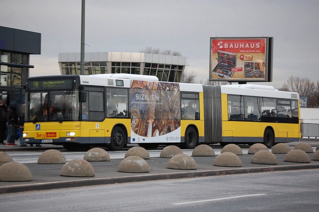 Ein Gelenkbus der Berliner Verkehrsbetriebe (BVG Nr.4031, Typ MAN GN 03 (NG 313)) auf der Linie TXL Richtung Berlin-Alexanderplatz auf der Berliner Beusselbr�cke am 20.12.11.