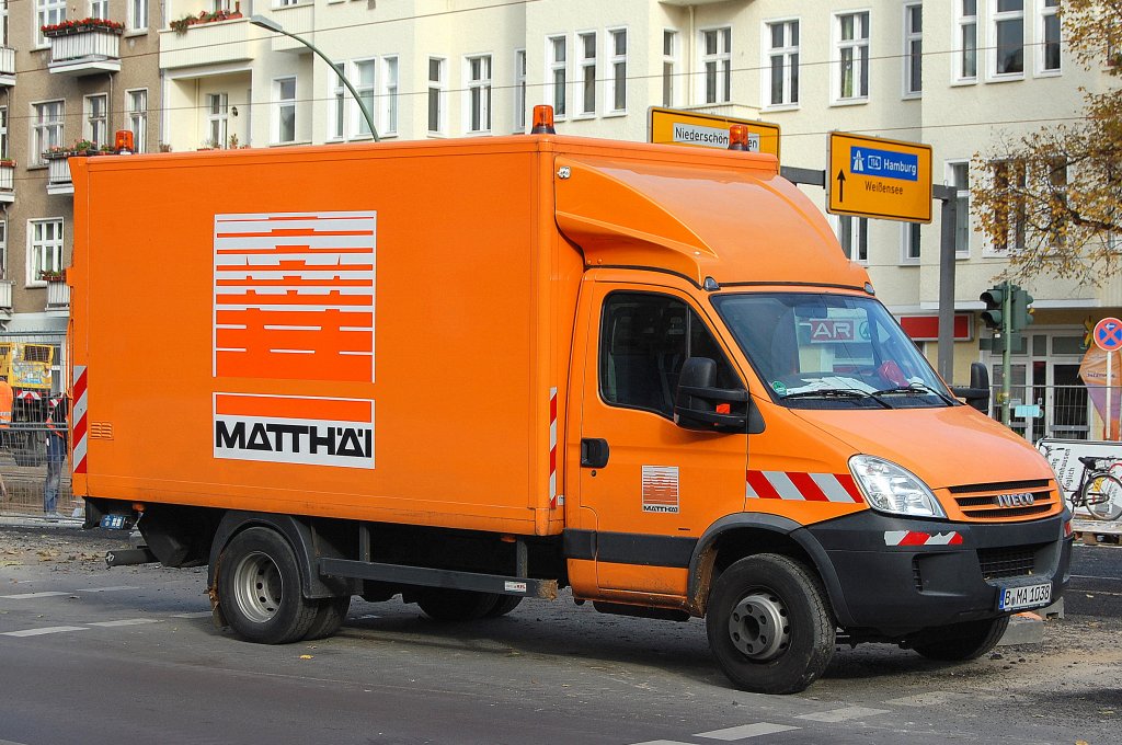 Ein IVECO Typ?, ein weiterer Baustransporter der Baufirma MATTH�I, 30.10.10 Berlin-Vinetastr.(Pankow.)