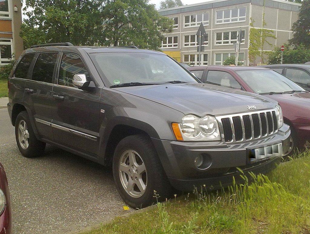 Ein JEEP GRAND CHEROKEE CRD LIMITED, 26.05.11 Berlin-Pankow.