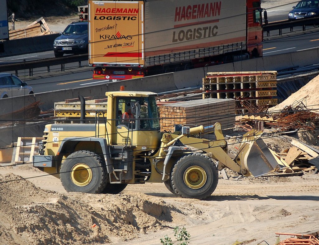 Ein KOMATSU WA380 bei den Bauarbeiten rund um den Neubau Berlin Spandauer Damm Br�cke, 19.08.09