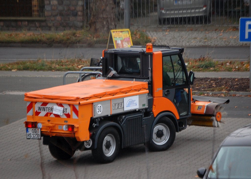 Ein  Kramer TREMO Typ? Kommunalfahrzeug einer Privatfirma f�r den Winterdienst, 20.11.12 Berlin-Karow.