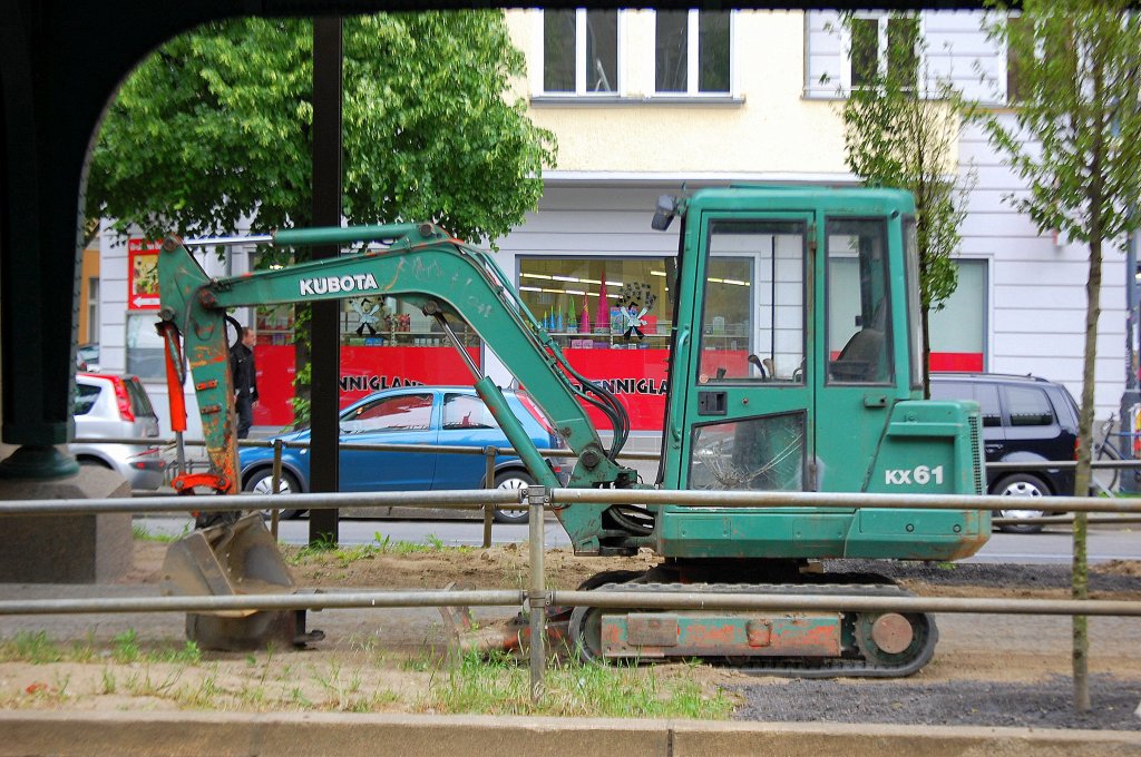 Ein KUBOTA KX 61 Minibagger, 16.05.11 Berlin Sch�nhauser Allee.