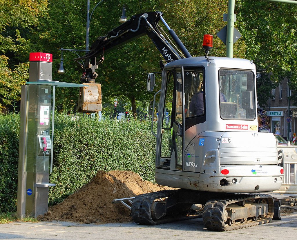Ein KUBOTA KX61-3 Minibagger (TRAMANN+SOHN) f�r die Berliner Wasserbetriebe im Einsatz, 21.08.12 Berlin-Pankow.