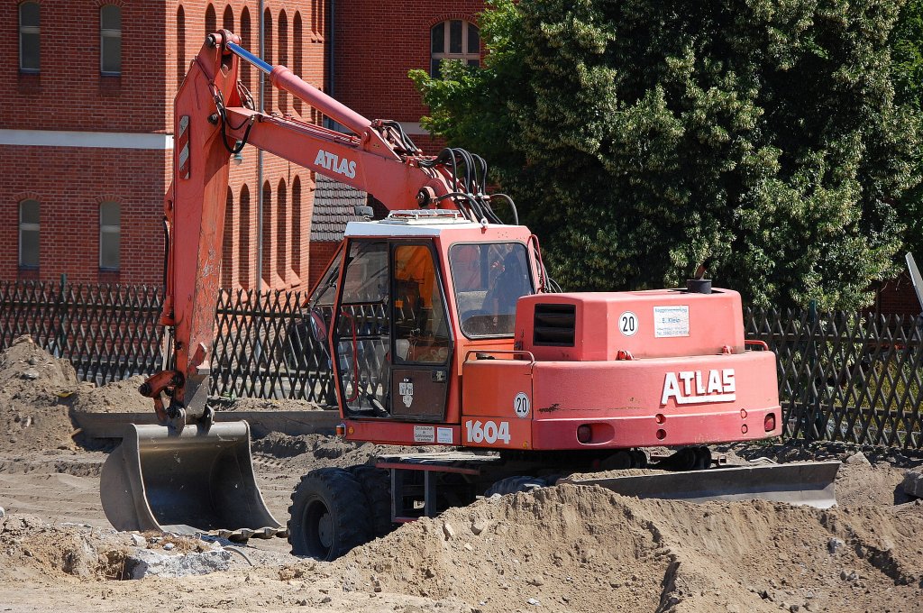Ein Leasingbagger ATLAS 1604 am 02.07.08 Gro�baustelle Berlin-Ostkreuz. 