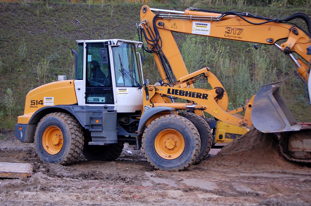 Ein LIEBHERR 514 Stereo Leasingradlader, 16.10.09 Berliner Str. Berlin-Pankow.