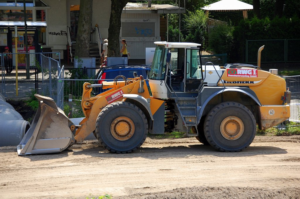 Ein LIEBHERR 544 2plus2 der Fa. RWG I am 23.07.09 Berlin-Karow.