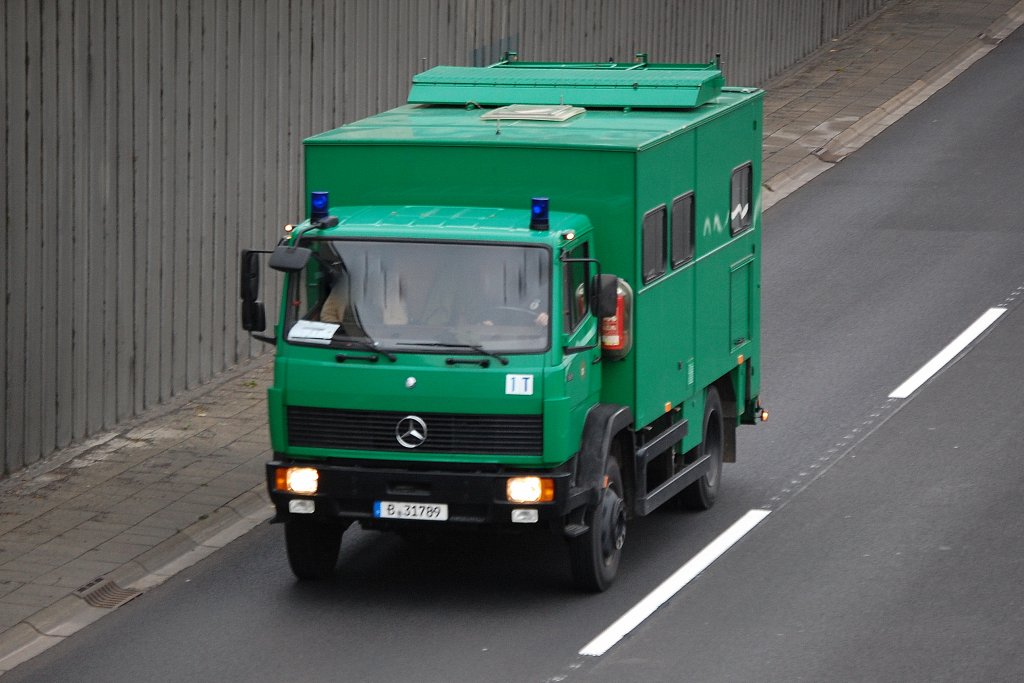 Ein MB 917 D Spezialfahrzeuge der technischen Einsatzeinheit der Berliner Polizei mit der Bezeichnung Fukw, 22.10.10 Berliner Stadtautobahn H�he Knobelsdorffstr.