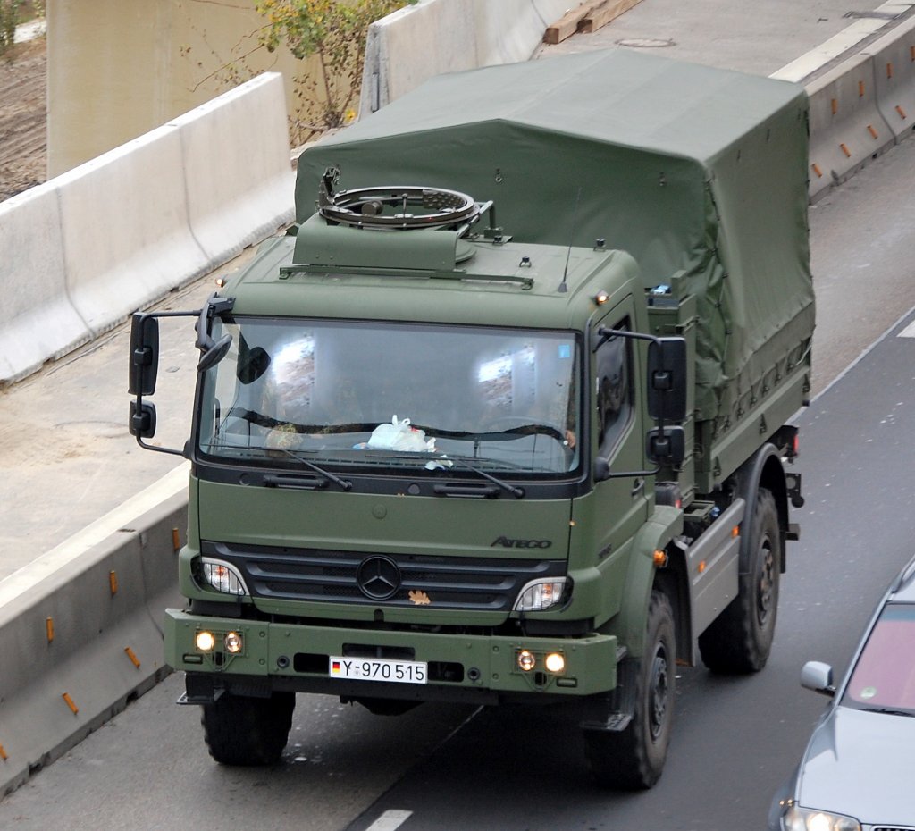 Ein MB ATEGO Transport-LKW der Bundeswehr, 14.11.08 Berliner Stadtautobahn H�he Spandauer Damm Br�cke.