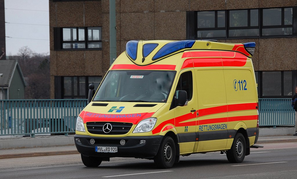 Ein MB Sprinter RTW aus dem Landkreis Havelland in Brandenburg, 04.04.13 Berlin-Putlitzbr�cke