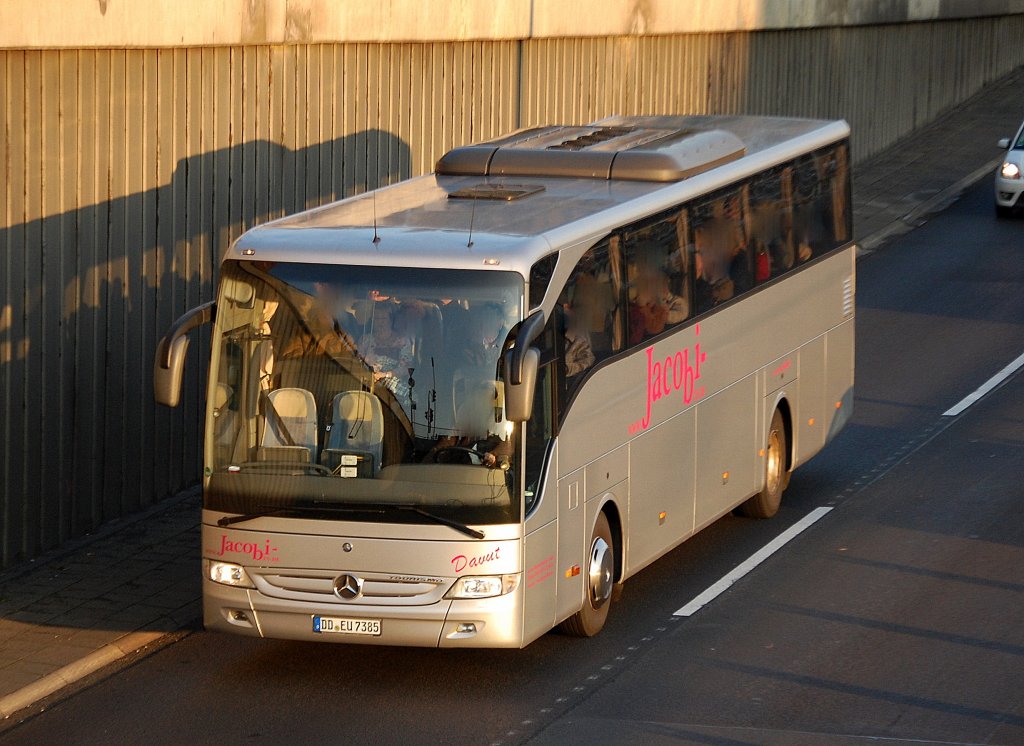 Ein MB TOURISMO der Fa. Jacobi, 18.10.10 Berliner Stadtautobahn H�he Knobelsdorffstr.