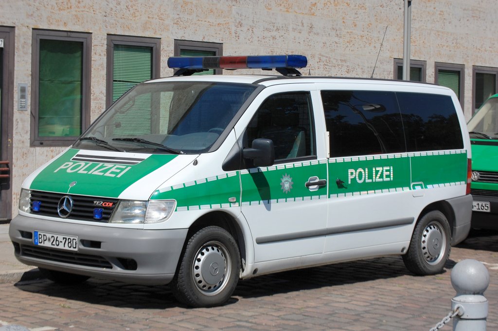 Ein Mercedes-Benz (W638) Vito 112 CDI der Bundespoilzei, 31.07.08 Bhf. Berlin Zool.Garten.