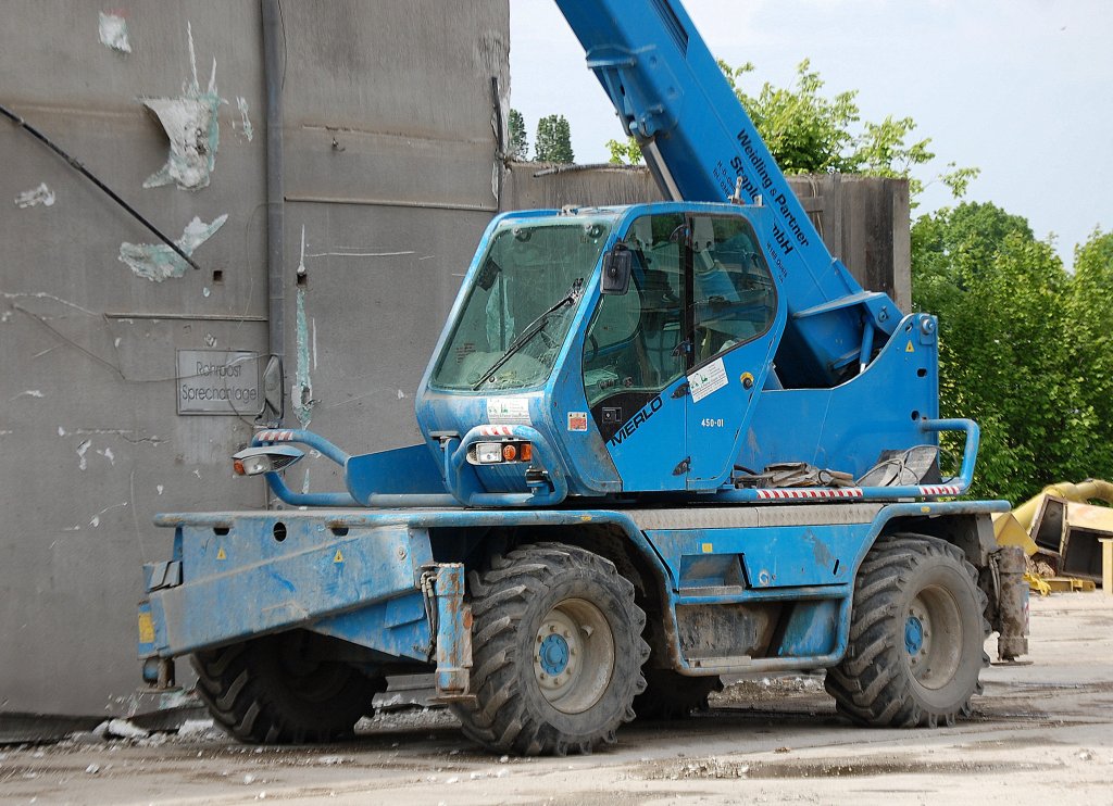 Ein MERLO ROTO 45.21 KSC Teleskoplader der Fa. Weidling & Partner am 22.05.10 Berlin-Heinersdorf.