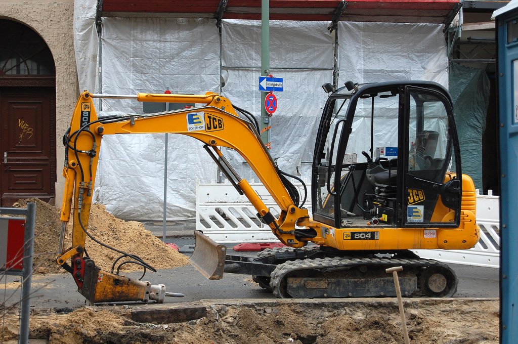 Ein Minibagger JCB 804 der Fa. ECHTERHOFF, 01.03.12 Berlin-Mitte.