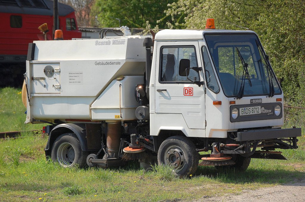 Ein multicar Kehrfahrzeug mit Scarab Miner System der DB Geb�udedienste im Sommer 2008 am N�ldnerplatz in Berlin.
