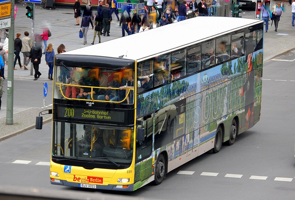 Ein NEOMAN A 39 Lion&acute;s City DD (DL 07) der Berliner Verkehrsbetr�ge (BVG Nr.3311) auf der Linie 200, 01.06.13 Berlin Hardenbergplatz. 