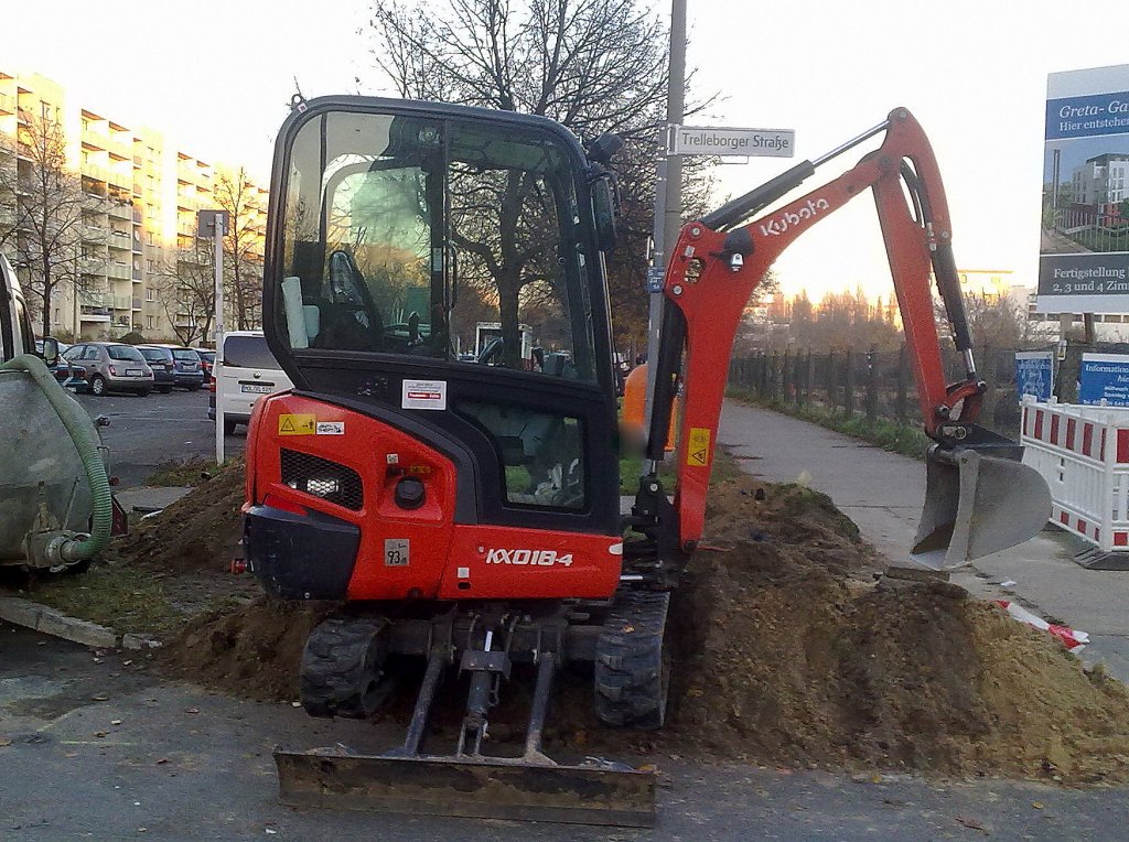 Ein neuer moderner Kubota KX018-4 Minibagger, 13.11.12 Berlin-Pankow.