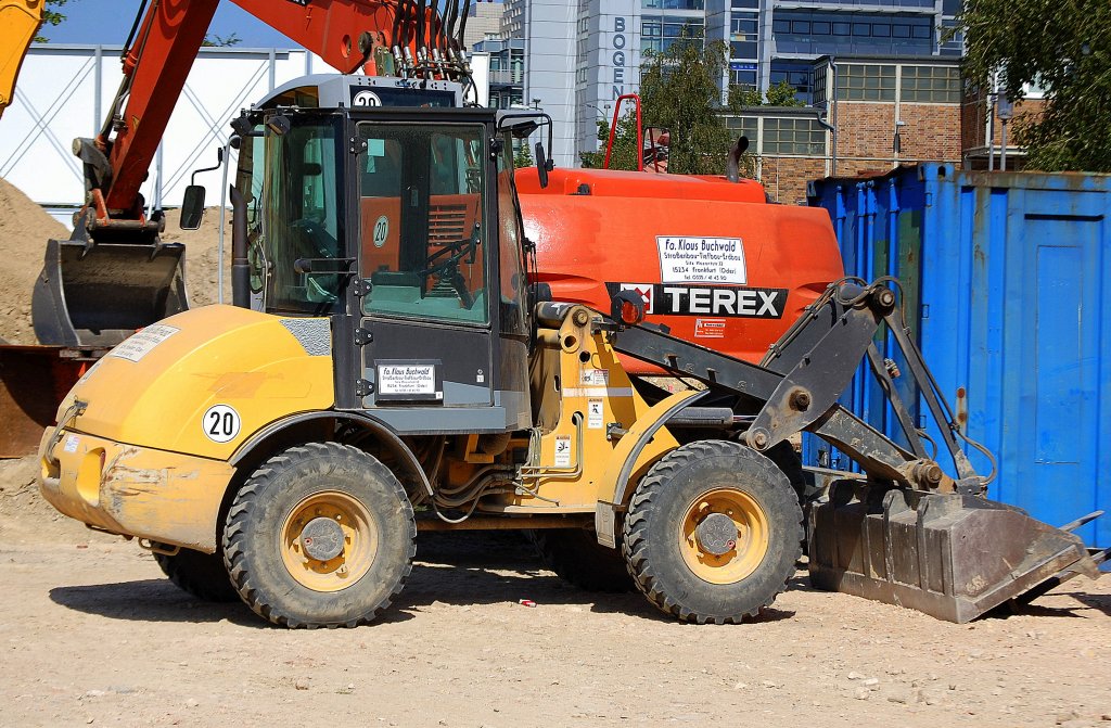 Ein NEW HOLLAND W 70 TC Radlader am 16.08.09 Berlin.