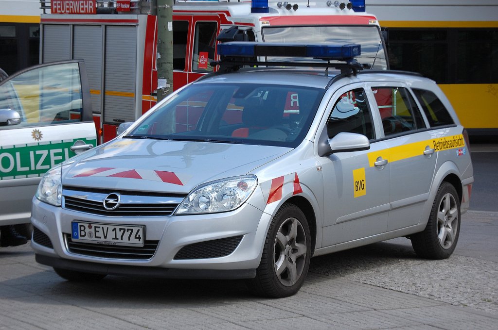 Ein Opel Kombi der BVG der Betriebsaufsicht, 08.06.09 Berlin-Pankow.