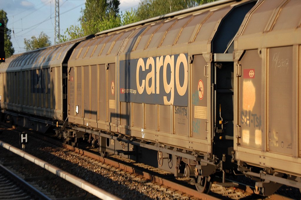 Ein Schiebwandwagen aus der Schweiz vom Typ Hiimrrs mit der Nr. 25 RIV 85 CH-SBB 282 6 004-9, 04.06.10 Berlin-Karow.