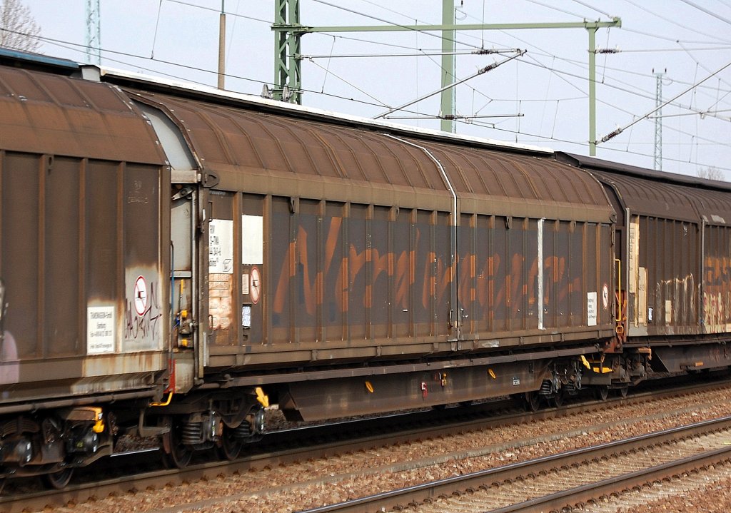 Ein in Schweden eingestellter Gro�raumschiebwandwagen (Aufschrift Nordwaggon) vom Wageneinsteller Transwaggon am 20.03.12 Bhf. Flughafen Berlin-Sch�nefeld.