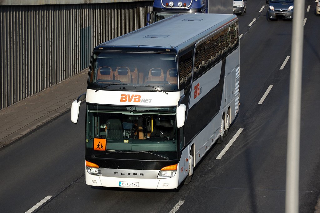 Ein SETRA S 431 DT Doppeldeckerreisebus des Veranstalters BVB NET aus Berlin, 18.01.12 Berliner Stadtautobahn H�he Knobelsdorffstr.