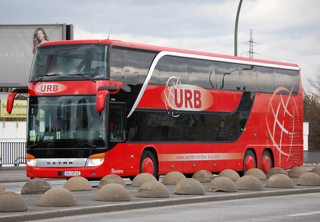 Ein SETRA S 431 DT vom Unternehmen URB, 10.04.12 Berlin-Beusselbr�cke.