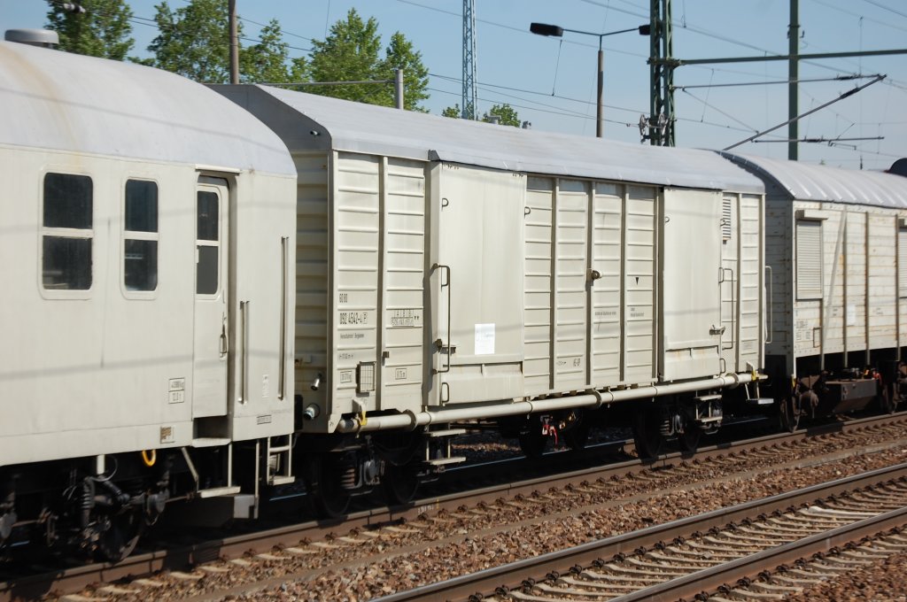 Ein Spezialwagen des Unkrautvernichtungszuges der Fa. Bayer CropScience mit der Nr. 60 80 092 4542-4(P) am 10.05.12 Bhf. Flughafen Berlin-Sch�nefeld.