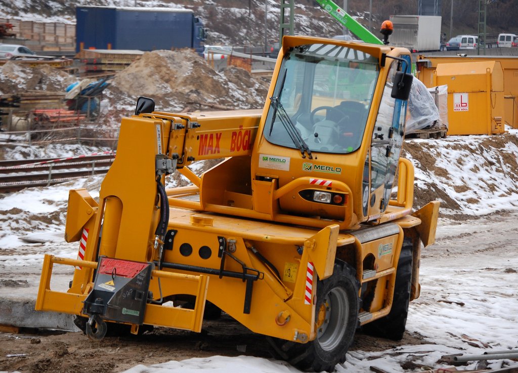 Ein Teleskoplader der Baufirma MAX B�GL, ein MERLO ROTO 38.16 am 16.01.09 Gro�baustell Spandauer damm Br�cke Berlin.
