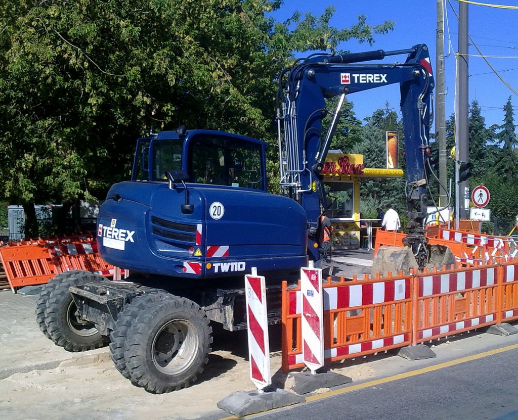 Ein TEREX TW110 Mobilbagger, 14.08.12 Berlin-Hohensch�nhausen.