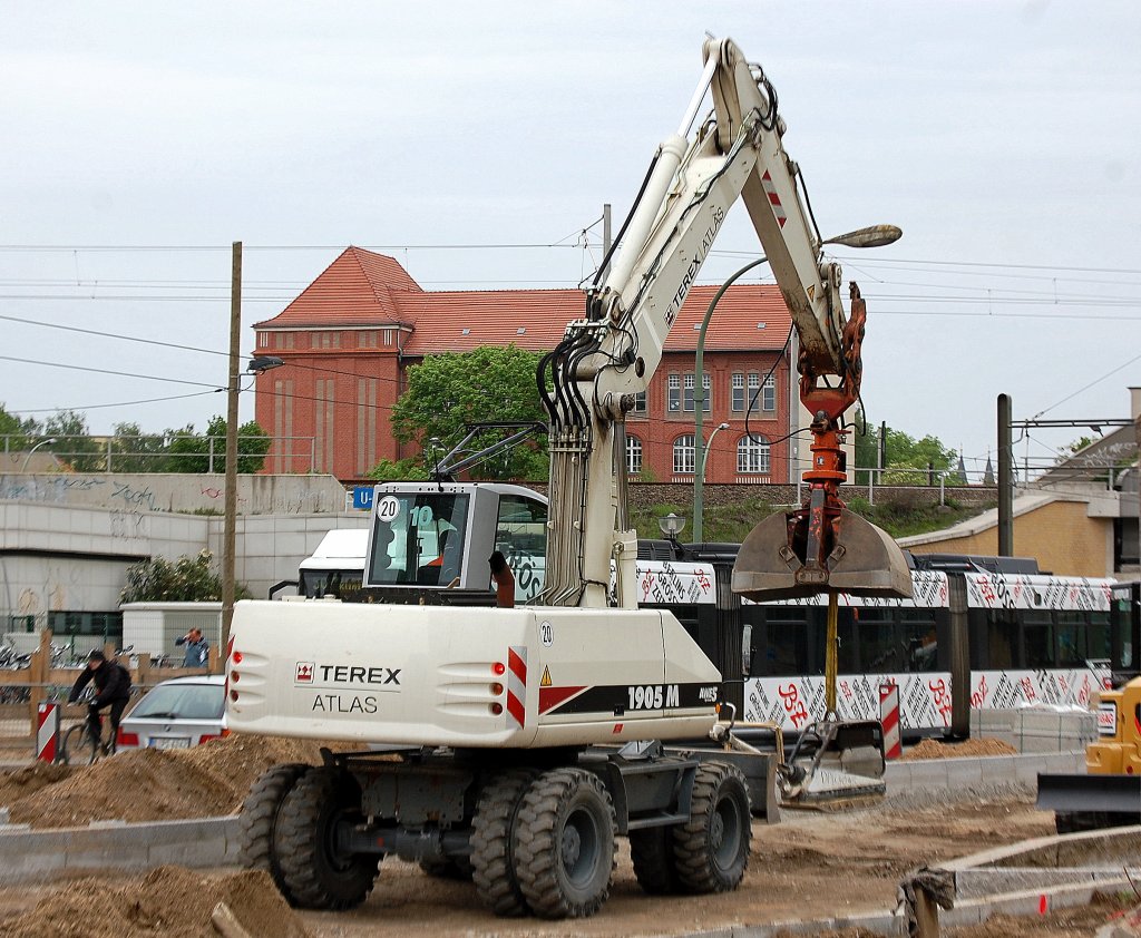 Ein TEREX/ATLAS 1905 M AWE5, 11.05.10 Berliner Str. Berlin-Pankow.