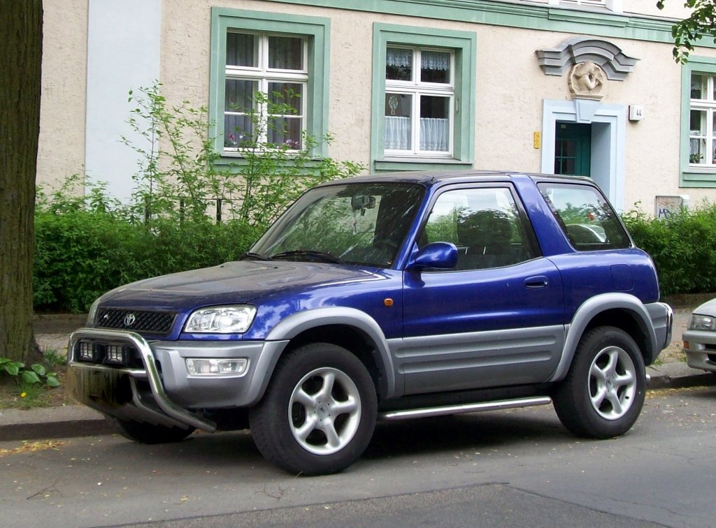 Ein Toyota SUV Typ?, 29.04.09 Berlin-Pankow.