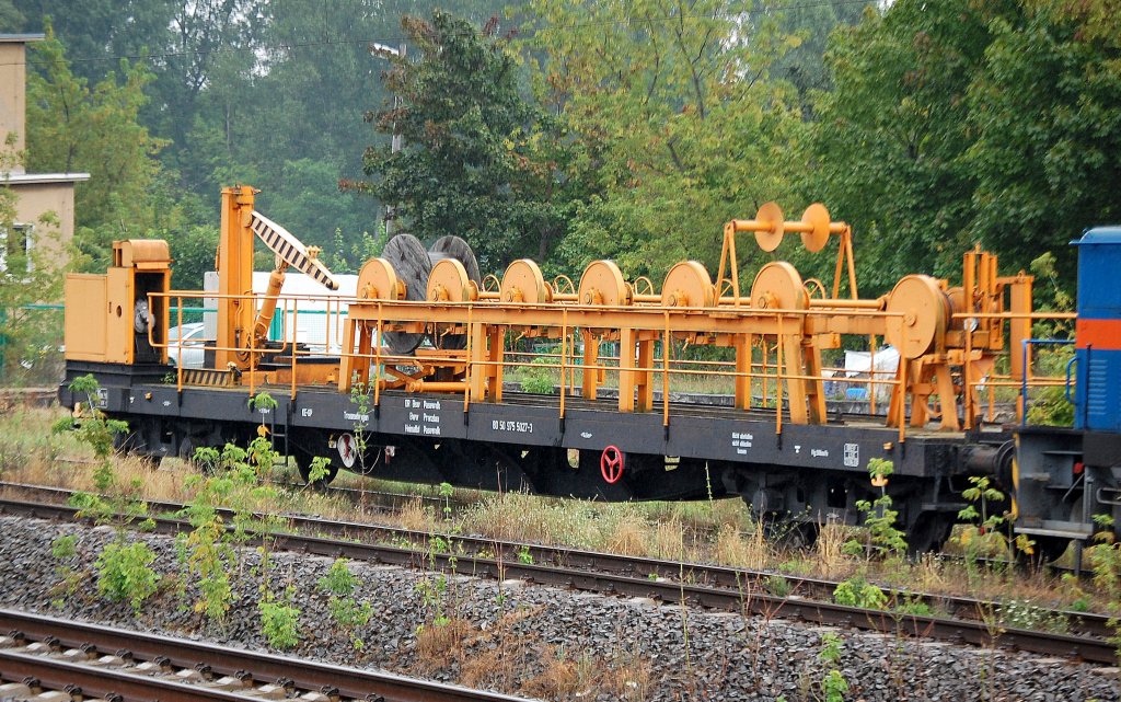 Ein Trommelwagen der Railsystems RP GmbH eingestellt mit der Nr.80 50 975 5027-3 DR Bsw Pasewalk / Heimatbf Pasewalk, 26.08.10 Berlin-Blankenburg. 