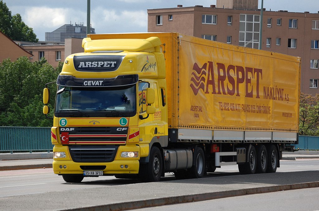 Ein t�rkischer Sattelzug der Fa. ARSPET mit DAF CF 85.480 Zugmaschine am 27.05.13 Berlin-Putlitzbr�cke.