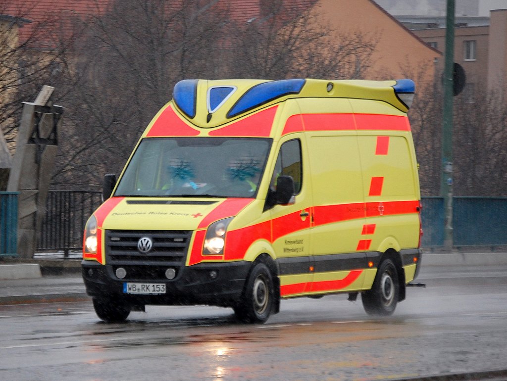 Ein VW Crafter DRK Krankentransportfahrzeug vom Kreisverband Wittenberg e.V., 26.01.11 Berlin-Putlitzbr�cke. 