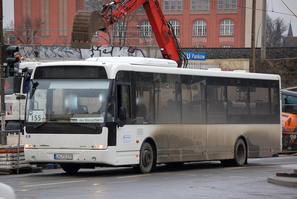 Ein weiterer an die Berliner Verkehrsbetriebe (BVG) verliehener Stadtbus vom Typ VDL Berkhof Ambassador 200 auf der Linie 155 Richtung Am Wassertor, 13.01.11 Berlin-Pankow.