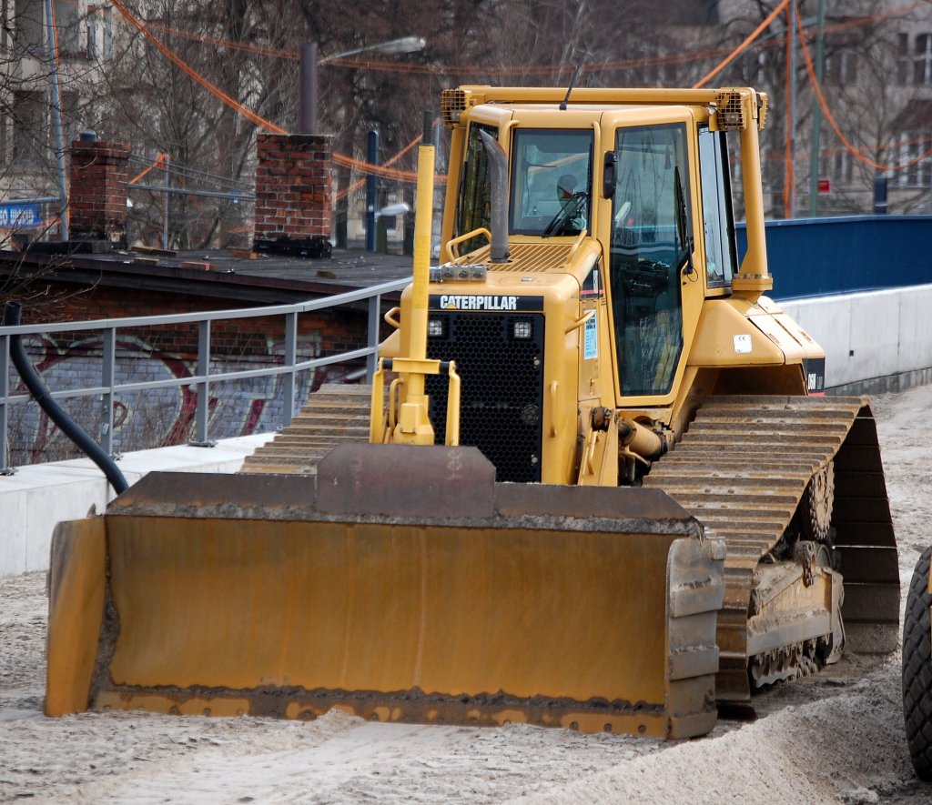 Eine CAT D6N LGP Raupe am 14.03.09 Neubau des S-Bhf. Berlin-Baumschulenweg.