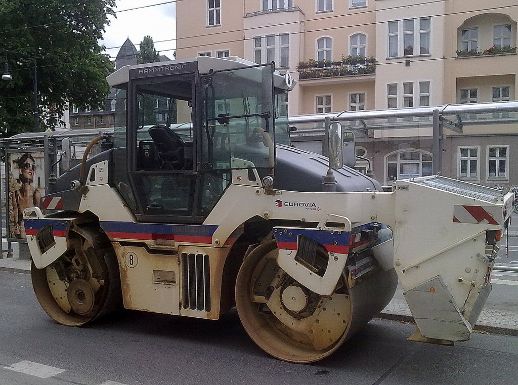 Eine HAMMTRONIC DV? Tandemwalze der Fa. EUROVIA am 30.05.12 Berlin-Pankow.