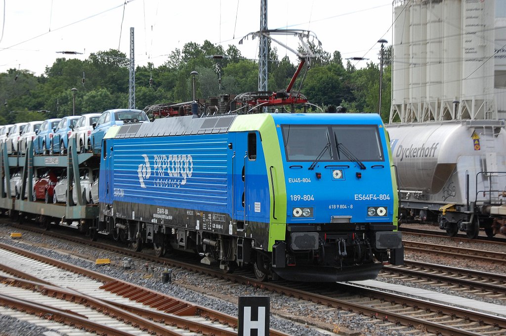 Eine MRCE 189�r in den PKP Cargo-Farben, tolle Sache !!! Die ES64F4-804/EU45-804 (91 80 6189 804-8 D-DISPO) mit Fabrikneuen Fiat-Transport am 04.06.12 Berlin Greifswalder Str.