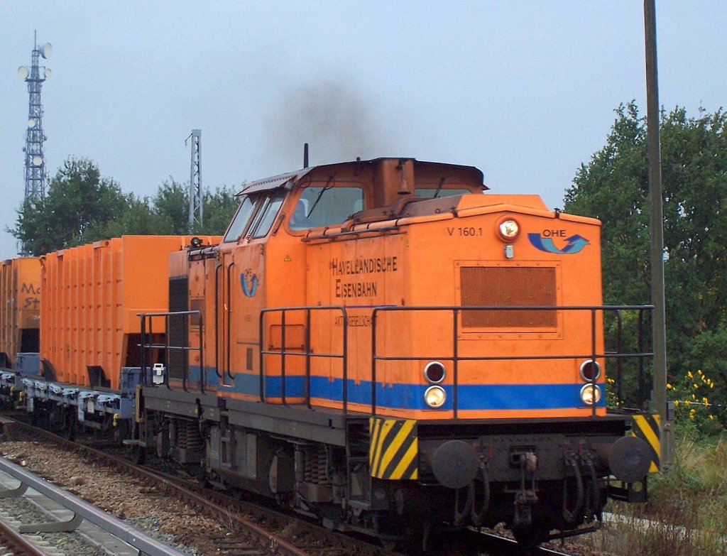 Eine seltene Aufnahme der hvle V160.1 (92 80 1203 012-0 D-HVLE, Bj.1974) noch in der Originalfarbe orange mit OHE-Logo (Osthavell�ndische Eisenbahn AG) Umfirmierung am 01.01.06 in hvle, hier mit dem BSR-Containerzug am 28.09.07 Berlin-Adlershof. 
