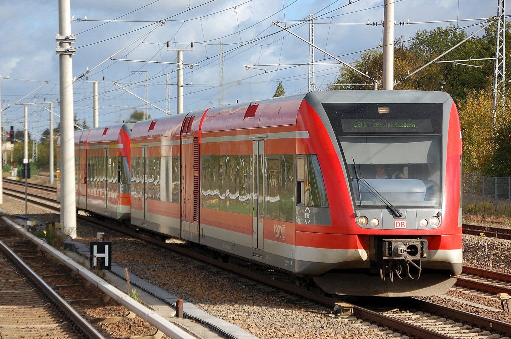 Eine Traktion der BR 646 der DB Richtung Berlin-Gesundbrunnen, wahrscheinlich der RB54 am 12.10.11 Berlin-Blankenburg.