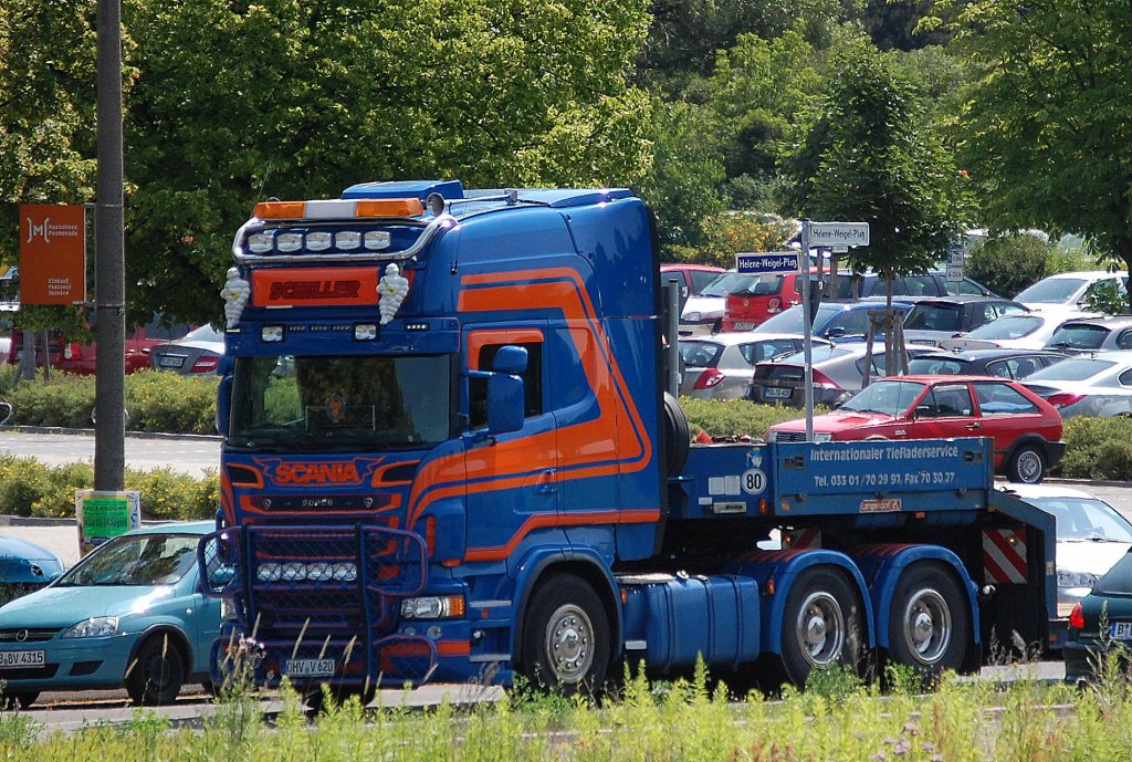 Eine weitere pr�chtige SCANIA Zugmaschine mit Tiefladeauflieger der Sped. SCHILLER am 08.07.13 Berlin-Marzahn.