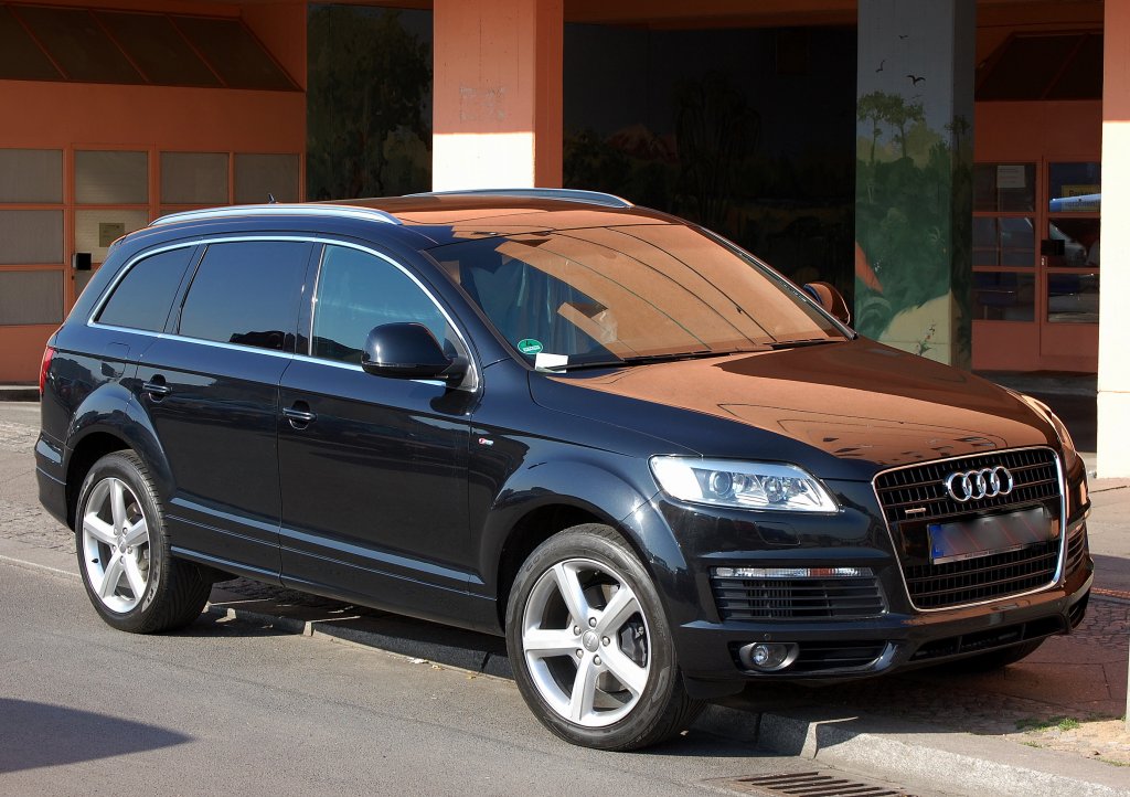 Einer der gr��ten SUV �berhaupt ist der Audi Q7, f�rs Gel�nde eher untauglich und f�r die Stadt deutlich zu gro�, trotzdem ein beliebtes Fahrzeug, 24.04.09 Berlin-Charlottenburg.