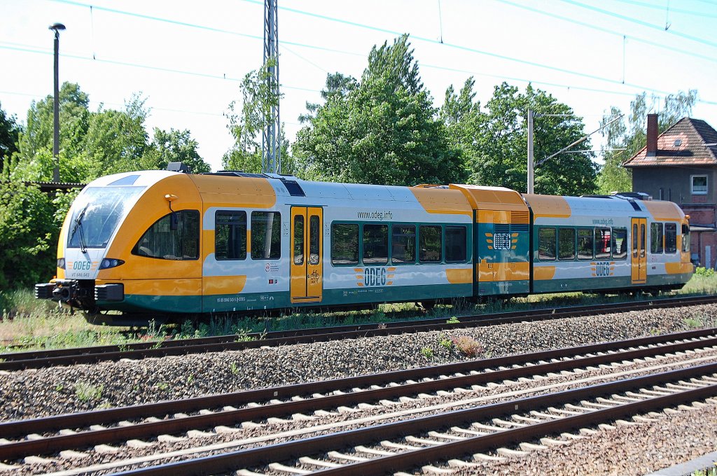 Einer von den neuen STADLER GTW 2/6 der ODEG, VT 643.043 (95 80 0646 043-9 D-ODEG, STADLER Bj.2011) am 24.05.12 Berlin-Blankenburg. 